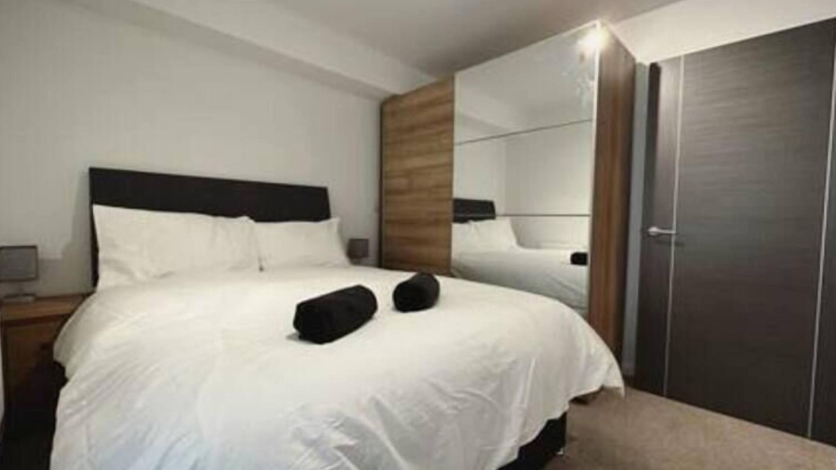 Pill Apartment | Guestz Coates House One Bed Apt