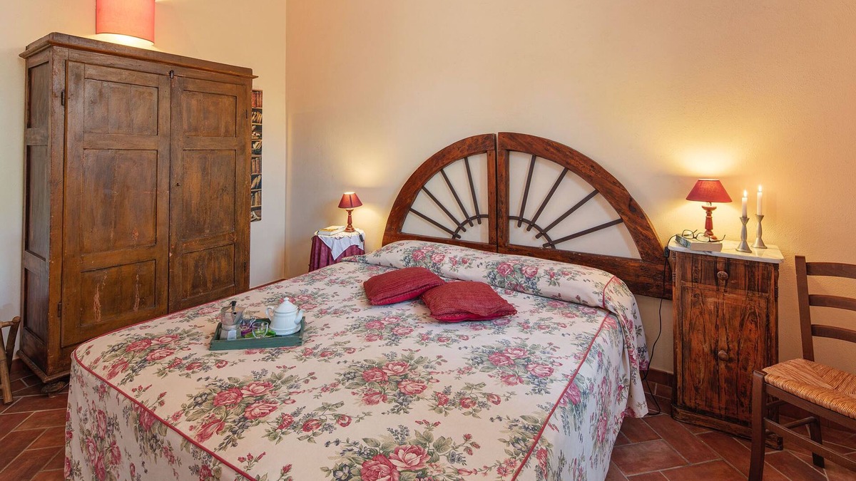 Poggibonsi Apartment | GUFO: Peaceful apartment close to Tuscany 's best treasures, 1 mile from shops