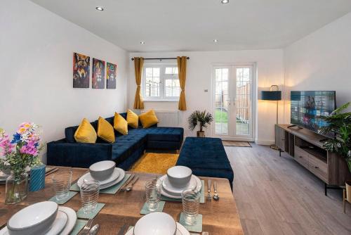 North End House | Guild Lodge 3 Bedrooms 3 Bathroom Home - Fast London Access