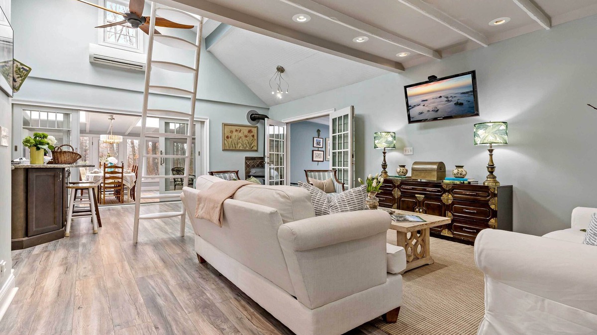 Guilford Cottage | Guilford Carriage House at Granite Lodge!