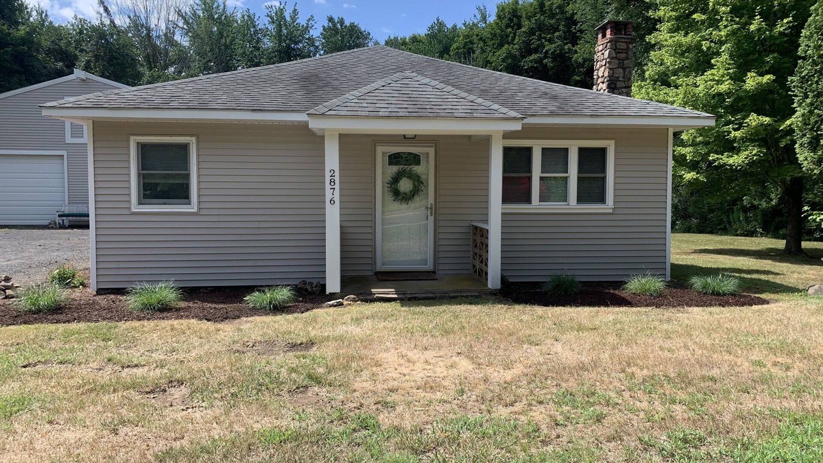 Guilford House | Guilford home -self check in, off-street parking