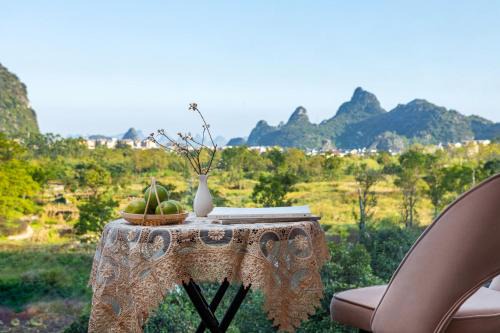 Xiufeng Hotel | Guilin Village Creek Inn-Free private car pick up station stay 3 nights