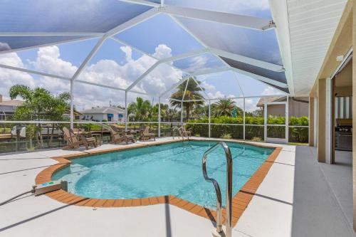 Fort Myers House | Gulf Access, Heated Pool, Bikes, Kayaks - Comfort on the H2O - Cape Coral - Roelens Vacations