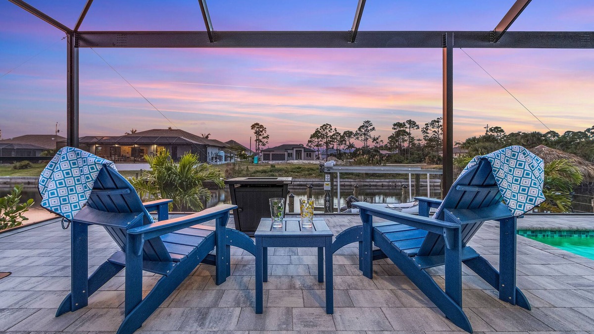 Burnt Store House | Gulf Access Home, Heated Saltwater Pool & Spa, Dock and Tiki Hut - Villa Perchside Palace