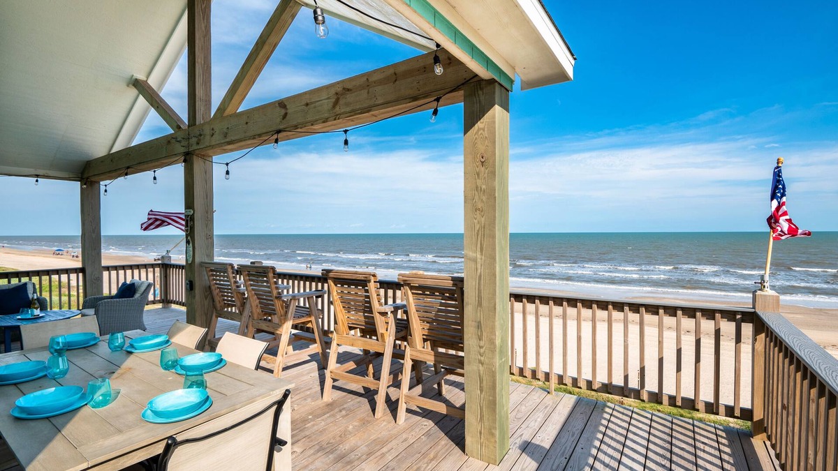 Gilchrist House | Gulf Front Luxury Beach House w/Mini Golf, Hot Tub, Firepit + Family Friendly