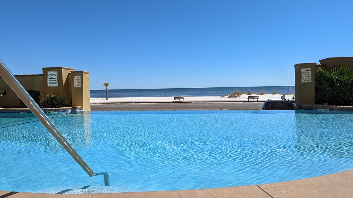 Gulfport Condo | Gulf-Front Luxury End Unit with Infinity Pool,