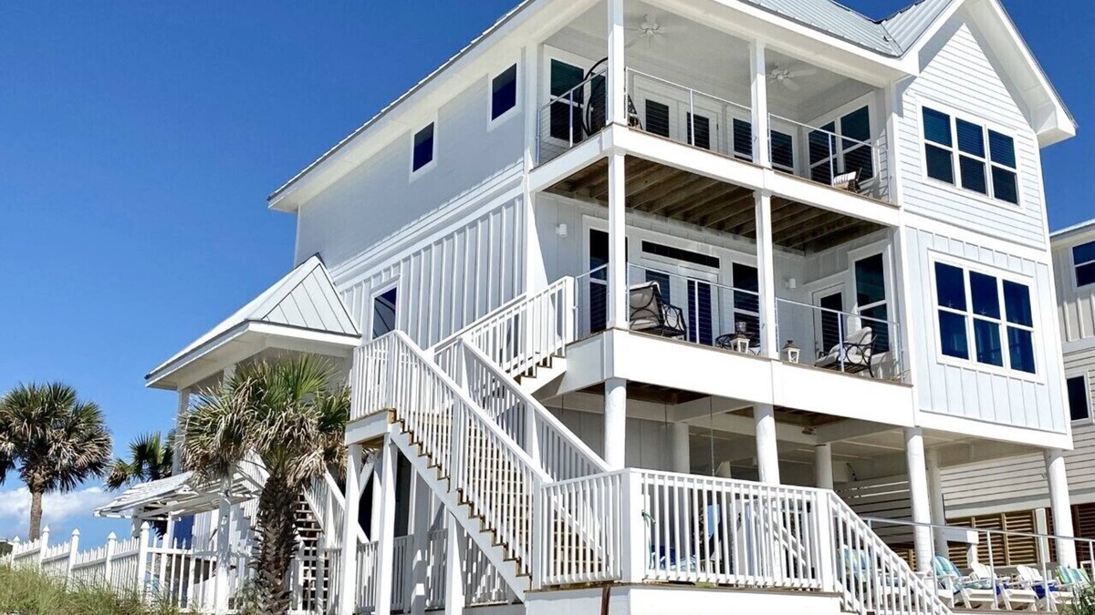 Cape San Blas House | Gulf front, North Cape, huge outdoor lounge, fenced pet area!