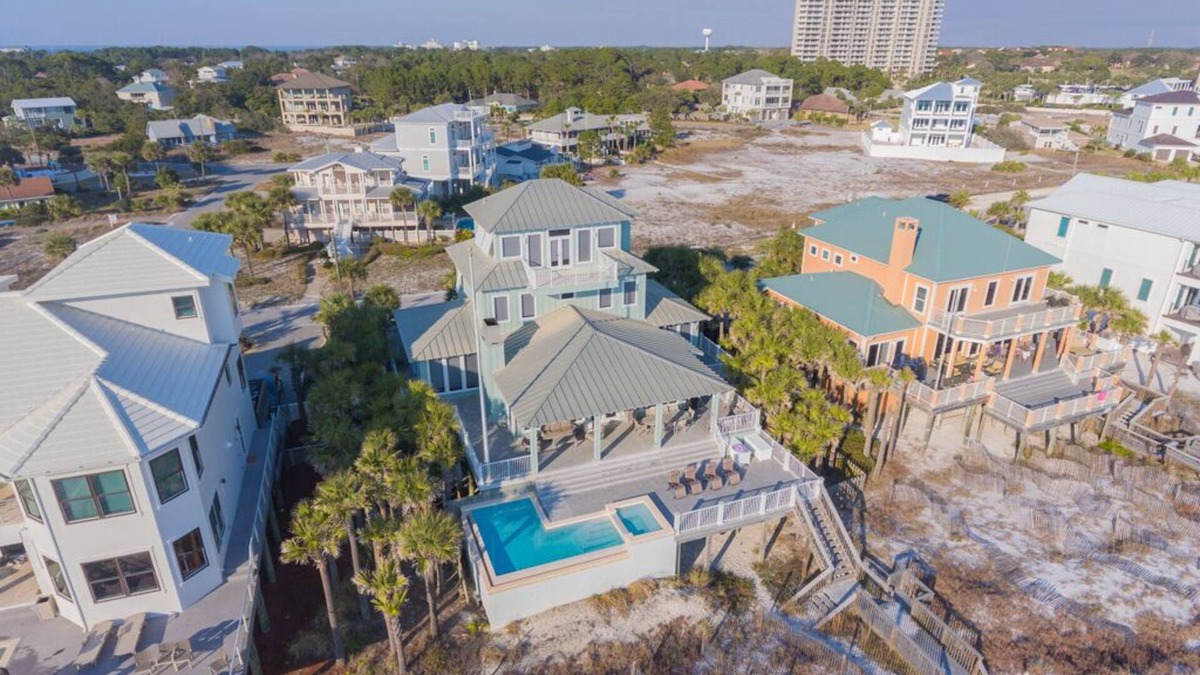 Gulf Pines House | Gulf Front With Private Beach And Infiniti Pool!