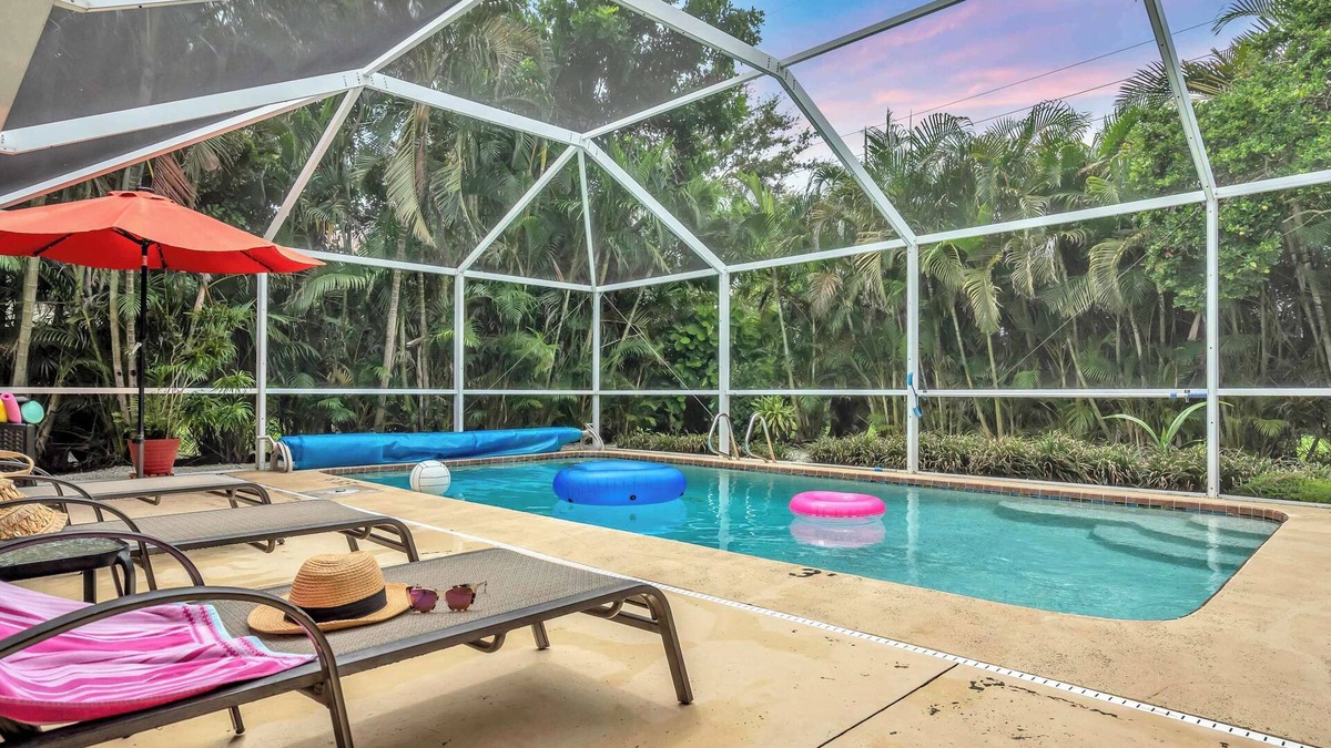 Gulf Gate Estates House | Gulf Gate Dream 2bd 2ba Htd Pool Beaches Shopping