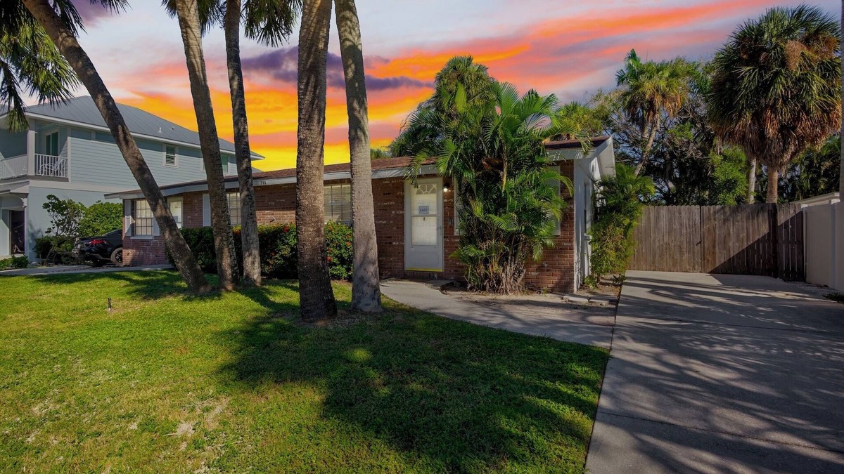 Holmes Beach House | Gulf Haven East! 5-minute walk to the Gulf!