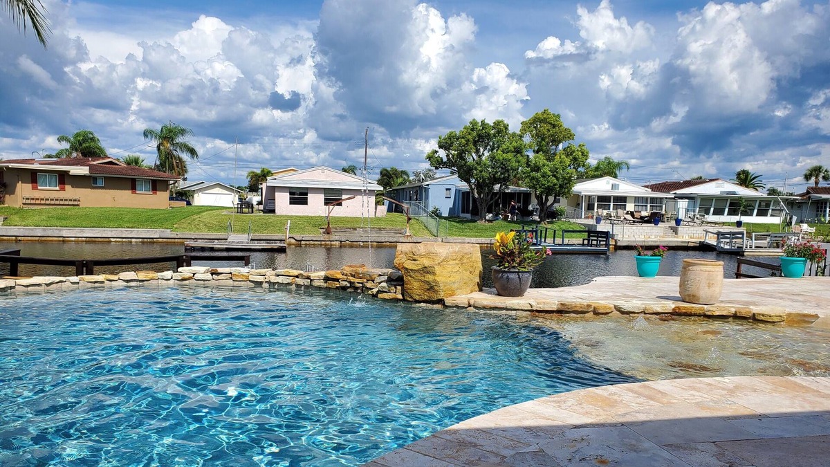 Flor-a-mar Cottage | Gulf of Mexico Canal Cottage with Boat Dock