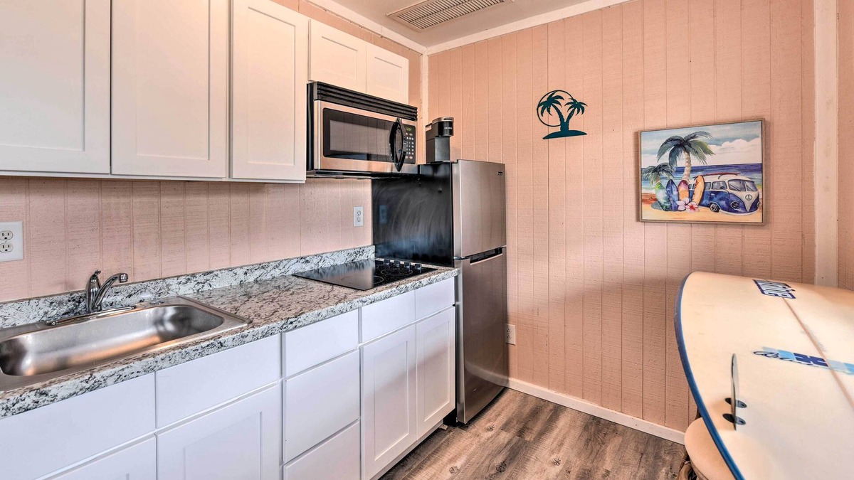 Oak Apartment | Gulf Shores Escape w/Grill, 4 Mi to Beach!