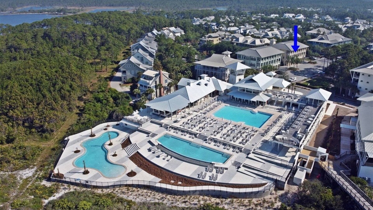 Beach District Condo | Gulf Side Condo Steps from Beach-2 bikes-Community Pool/Heated Seasonally `The Great Escape`