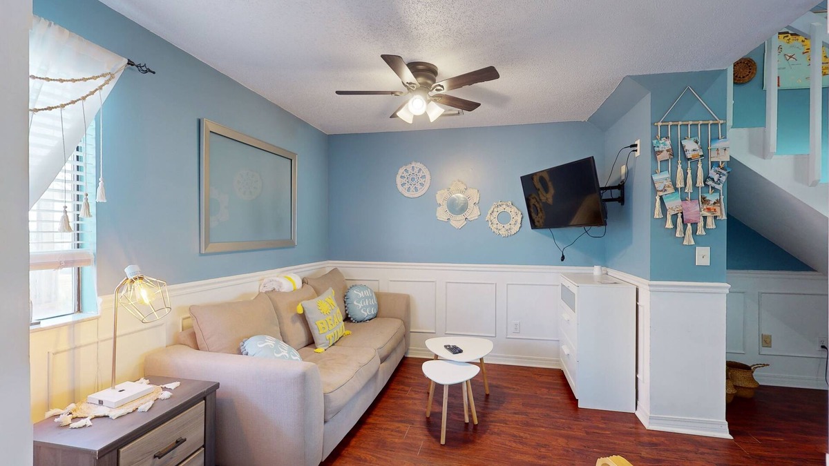 Holiday Beach Condo | Gulf-view 2-story condo near the beach with porch, streaming, W/D, & central AC