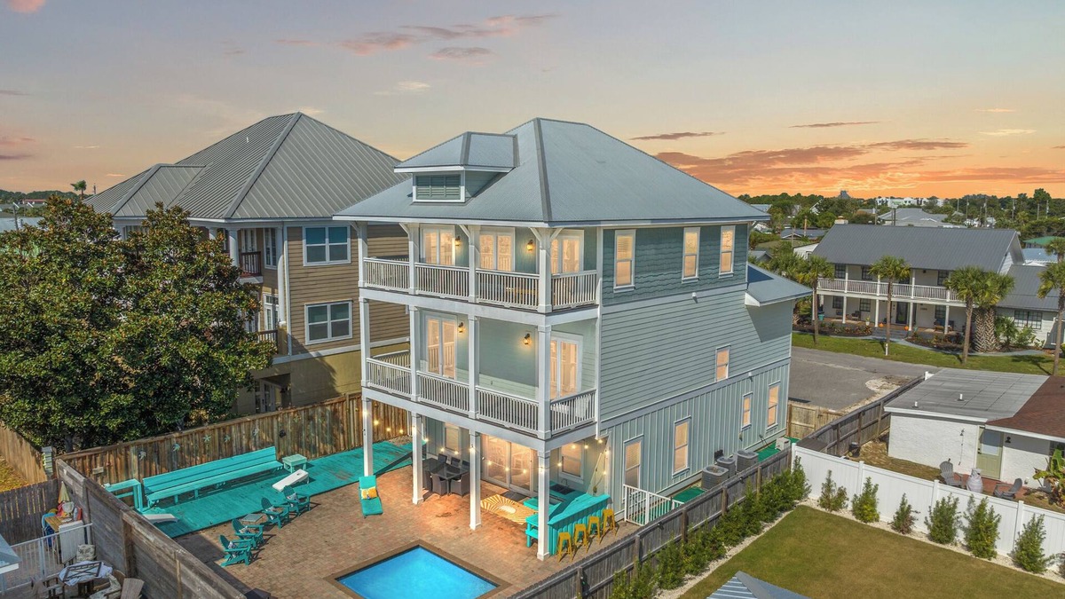 Kiska Beach House | GULF VIEWS, Luxury Home w Private Pool, HUGE Deck, Beach Chair Svc INCL