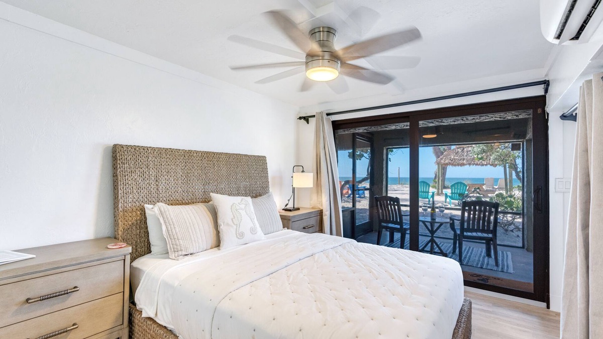 Captiva Resort | Gulf Views - No Stairs - Directly “On the Beach” - Jensen's "On the Gulf" - Cozy Suite 1