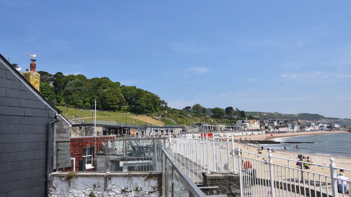 Lyme Regis Cottage | GULL COTTAGE, family friendly, luxury holiday cottage in Lyme Regis