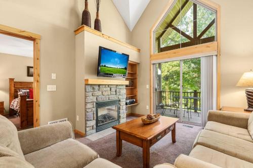 Lake Shore House | Gull Lake All-Season Getaway with Private Deck