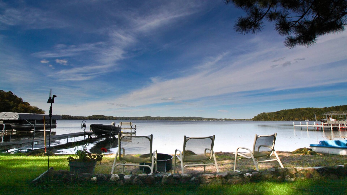 East Gull Lake Cabin | Gull Lake Beauty on the beach