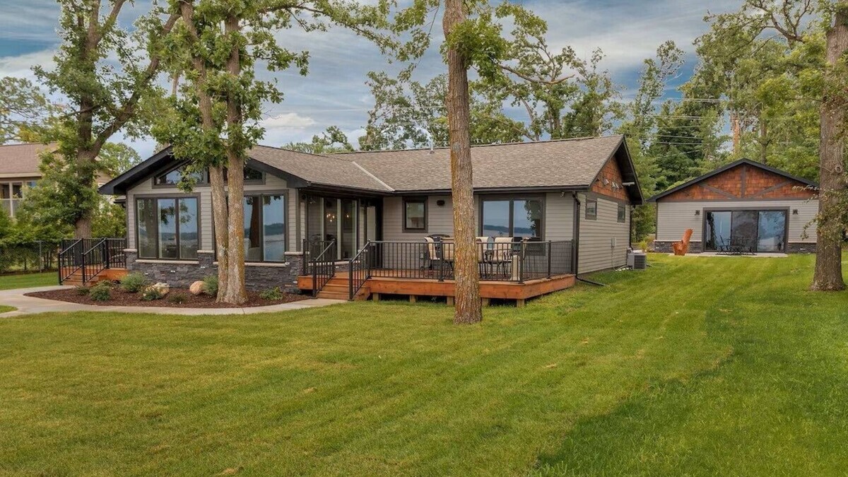 Nisswa Cabin | Gull Lake Cabin + Bunkhouse with Sandy Beach & Pontoon/Jet Ski availability!