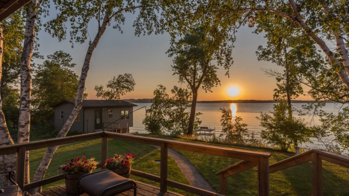 Brainerd House | Gull Lake Cottage with Lakeside Boathouse