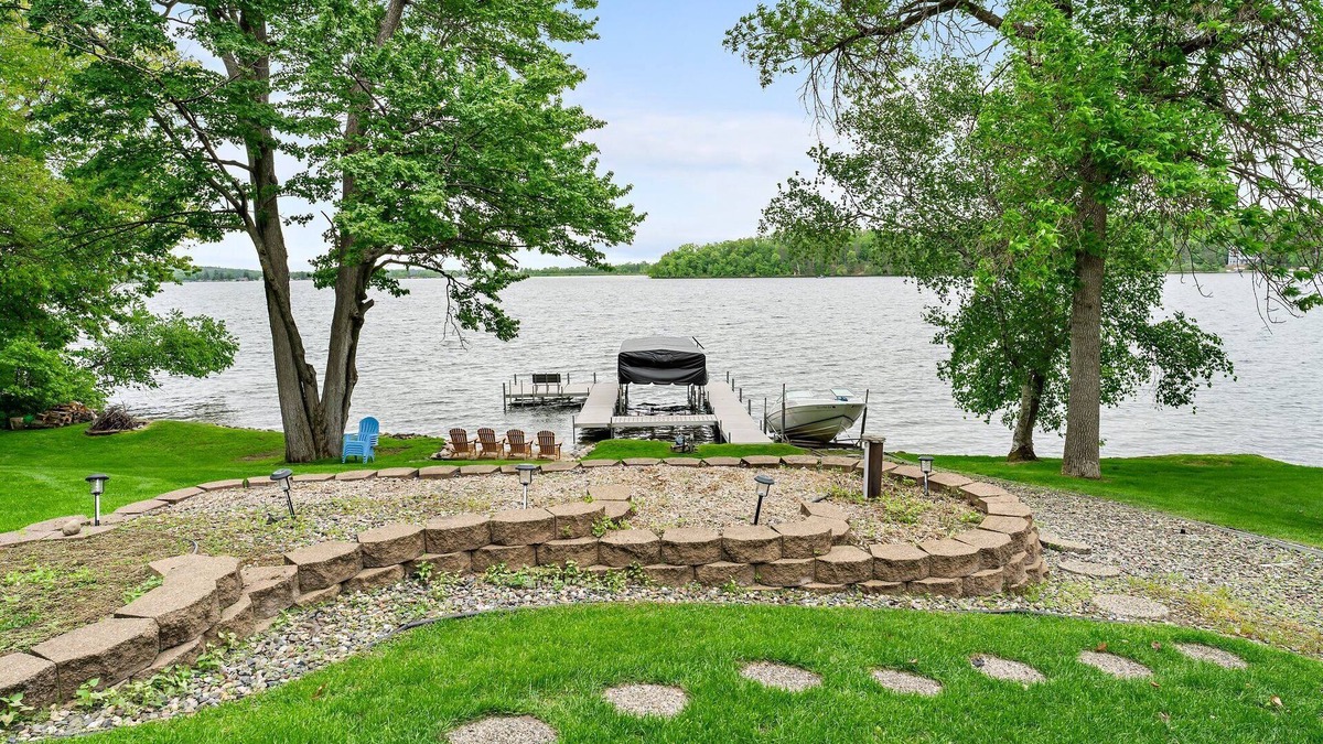 East Gull Lake House | Gull Lake Getaway | Dock, Sauna & Lake Toys