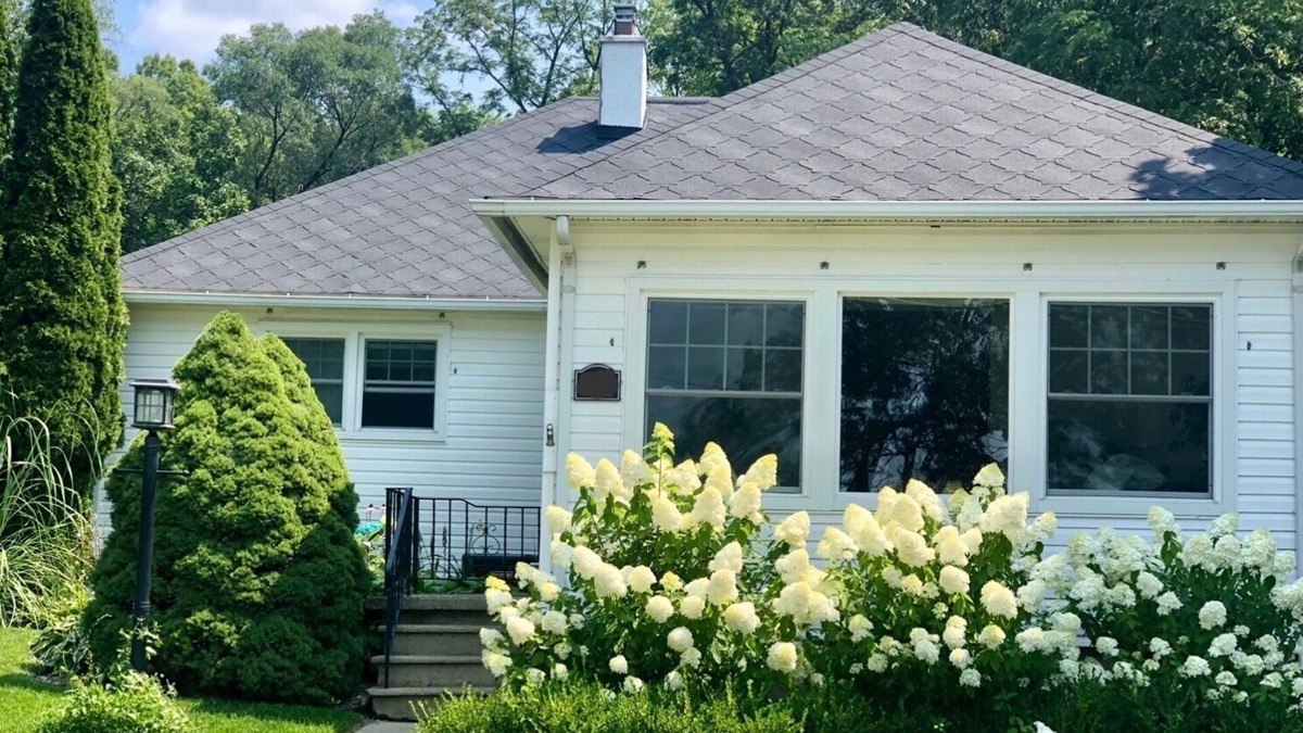 South Gull Lake House | Gull Lake sunset home on a quiet street