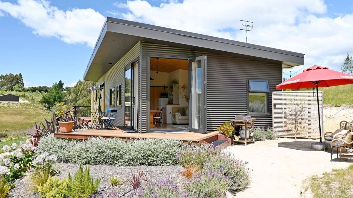Tasman Apartment | Gum Tree Studio,surrounded by farmland, countryside, mountains, sea, National Parks, fresh air and b