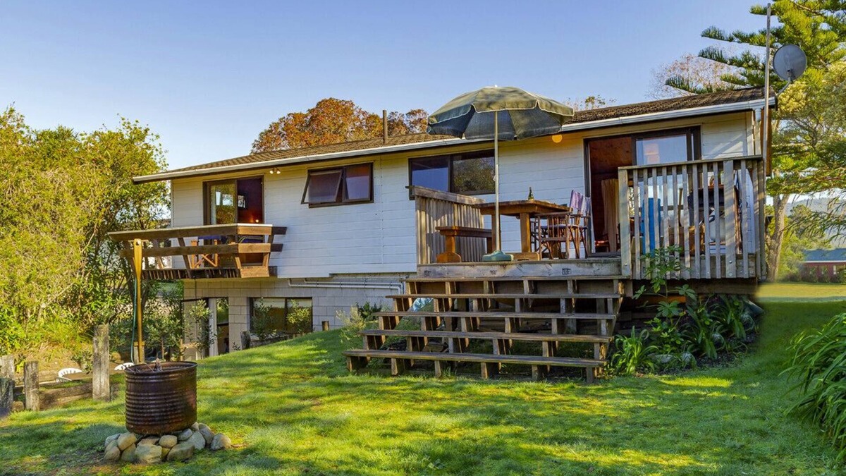 Pauanui Cottage | Gumhill Escape - Pauanui Holiday Home
