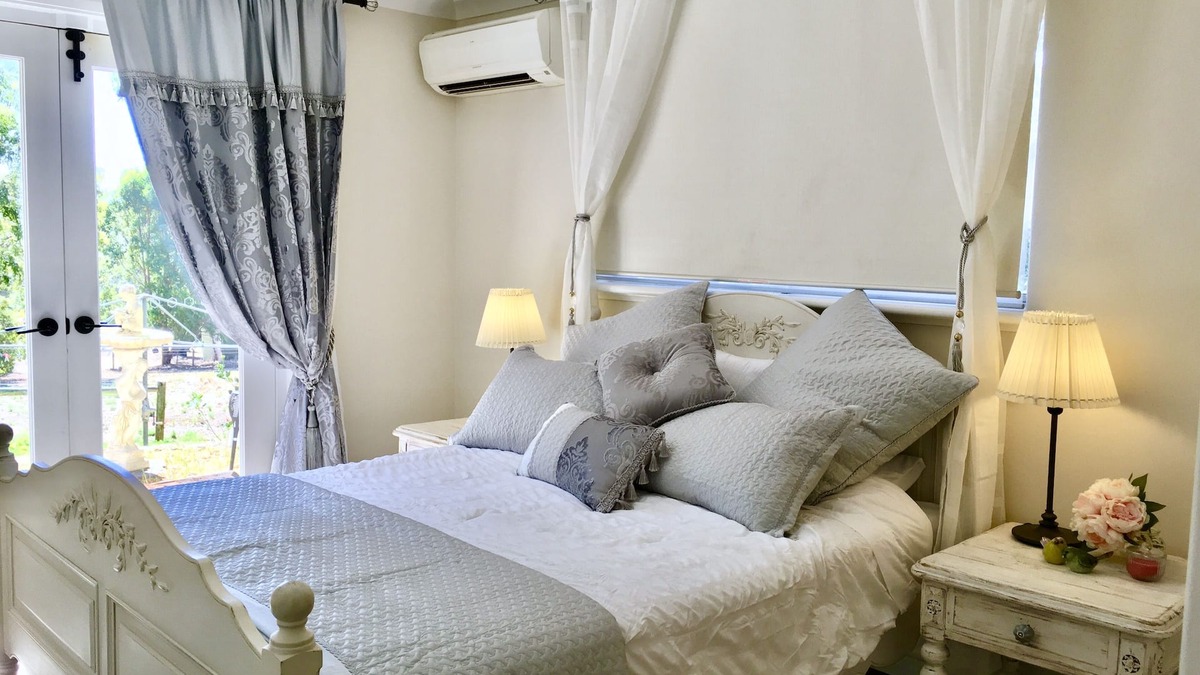 Hovea Bed & Breakfast | GUMLEAF MANOR - Luxury Farmstay Apartment