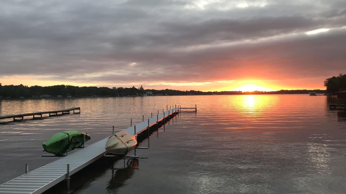 Bradley House | "Gun-A-Love IT!" Lakefront getaway/retreat on Gun Lake