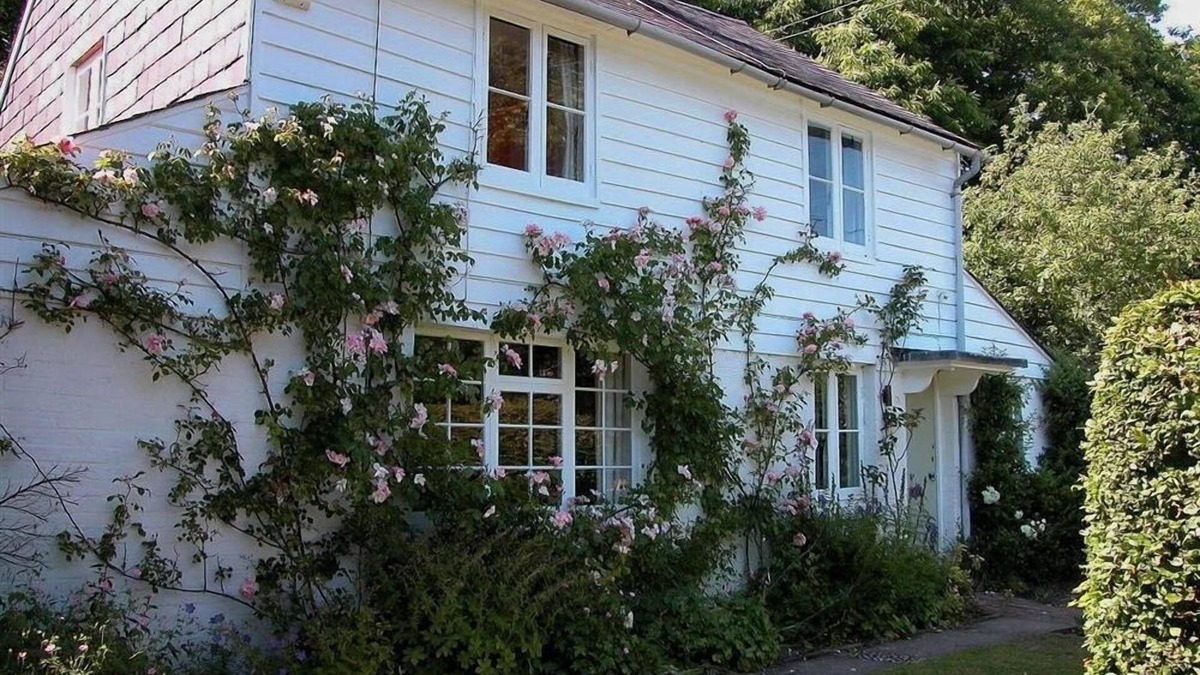 Upper Dicker Cottage | GUN HILL COTTAGE, pet friendly, with open fire in Heathfield