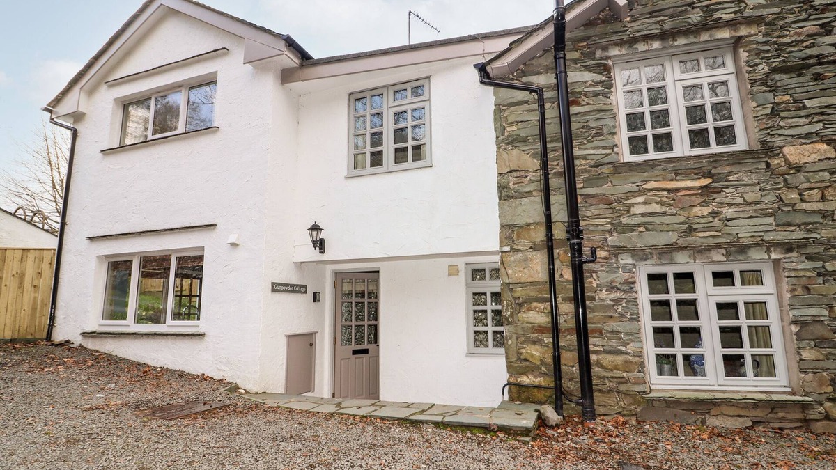 Elterwater Cottage | GUNPOWDER COTTAGE, pet friendly, with open fire in Elterwater