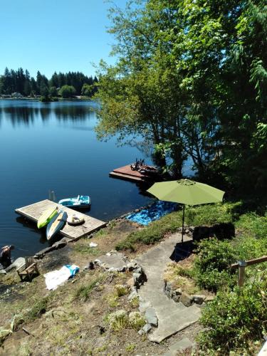 McKenna House | Guppies Lakehouse-Prvt. Lake Acc, Close to Rainier