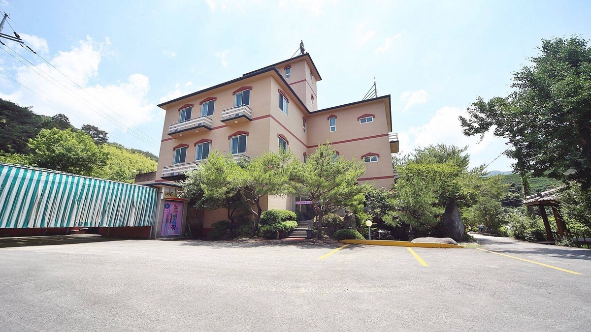 Naesan-ri Hotel | Gurye Purunsol