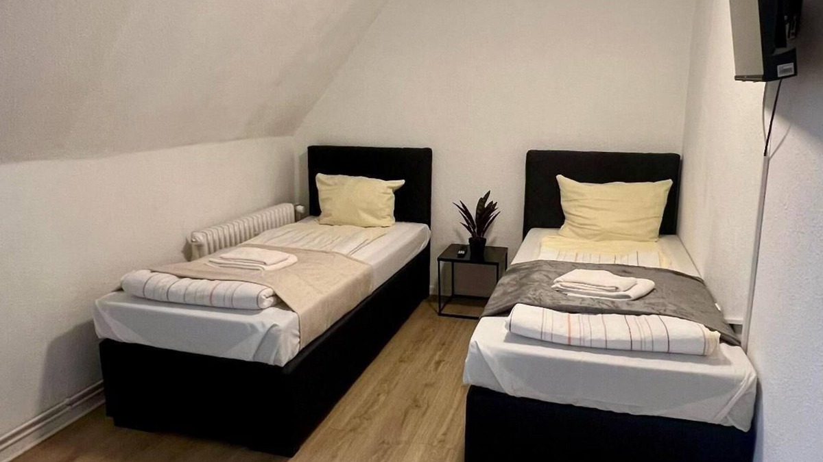 Neumuenster Condo | Gutenbergstraße 13 - 2 bedrooms with living room