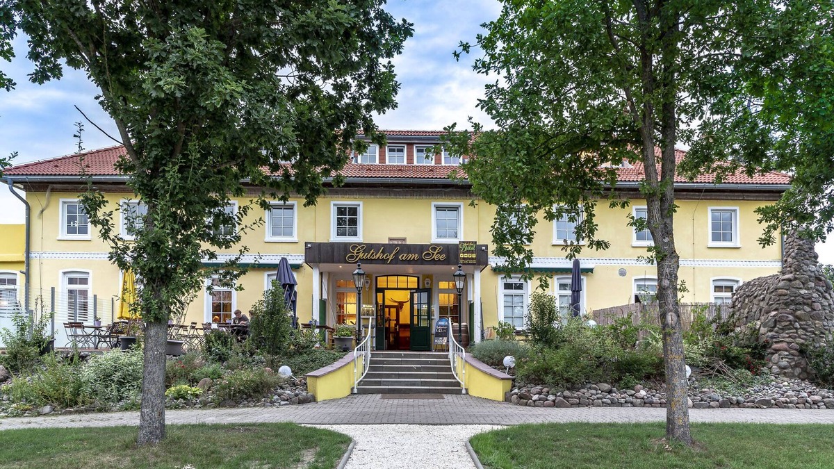 Klein Upahl Other | Gutshof am See with its own steak house!