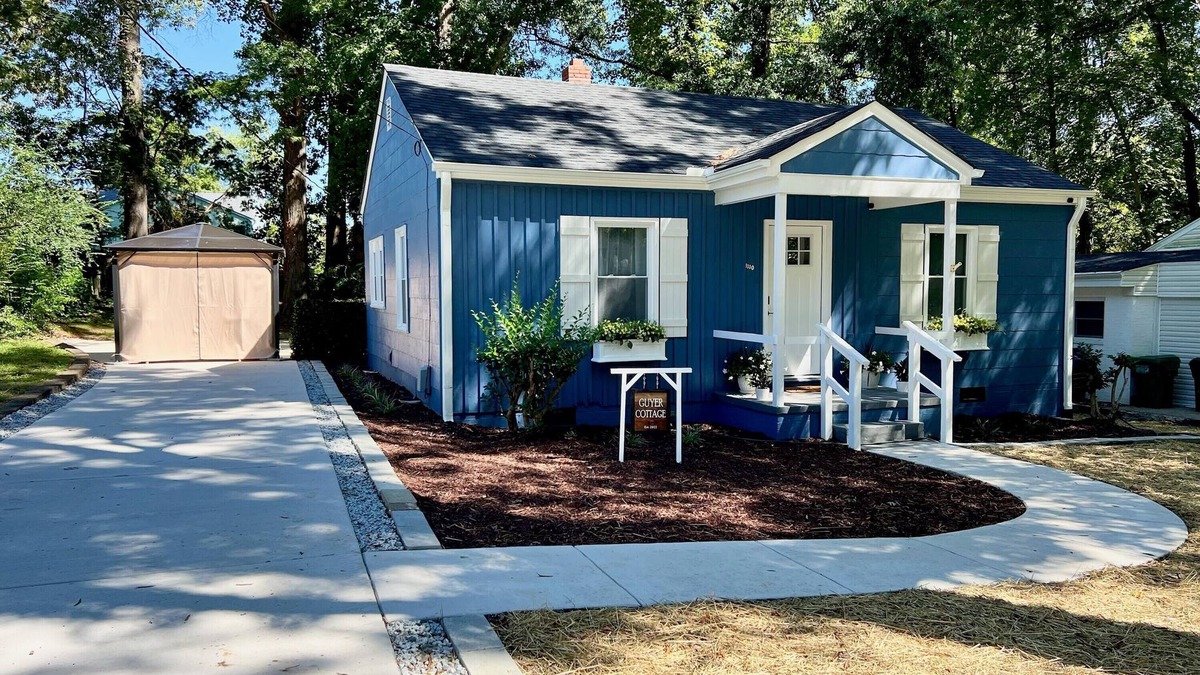 High Point Cottage | Guyer Cottage - Cozy 2 bedroom cottage, 1 block from HPU