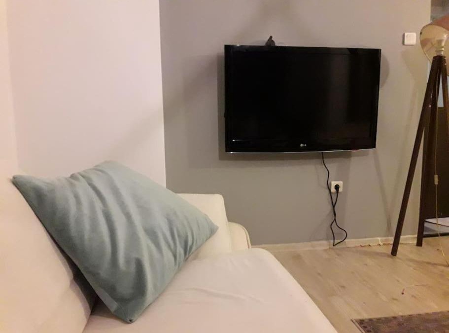 Guzelyalı Mahallesi Apartment | Guzelyalida çok merkezi yerde tatlı ve şirin daire