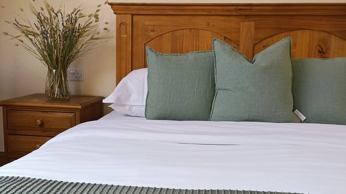 Nantgarw Bed & Breakfast | Gwaelod Y Garth Inn