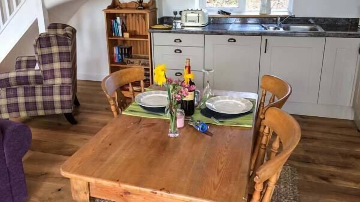 Welsh Frankton Cottage | Gwdihw