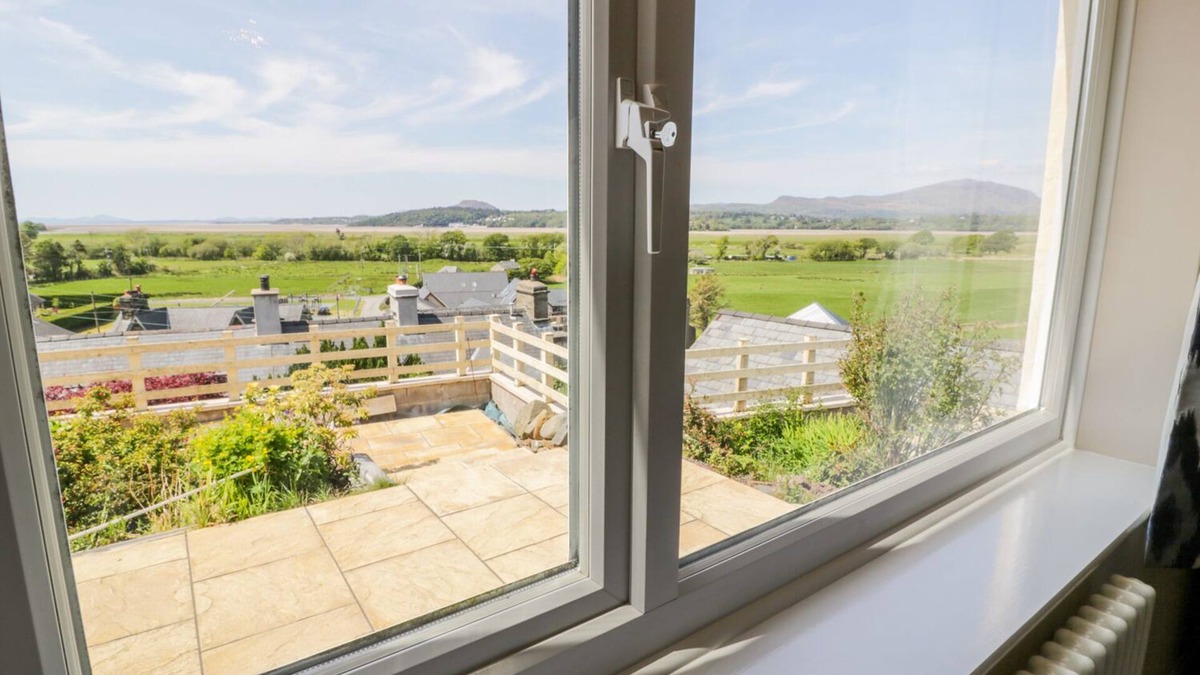 Talsarnau Cottage | GWELFOR, pet friendly, country holiday cottage in Talsarnau