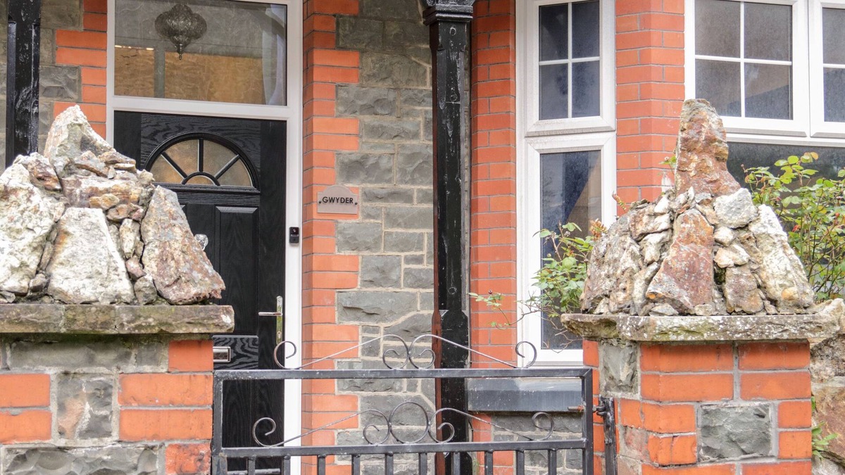Penmaenmawr Cottage | GWYDER, pet friendly, country holiday cottage in Penmaenmawr