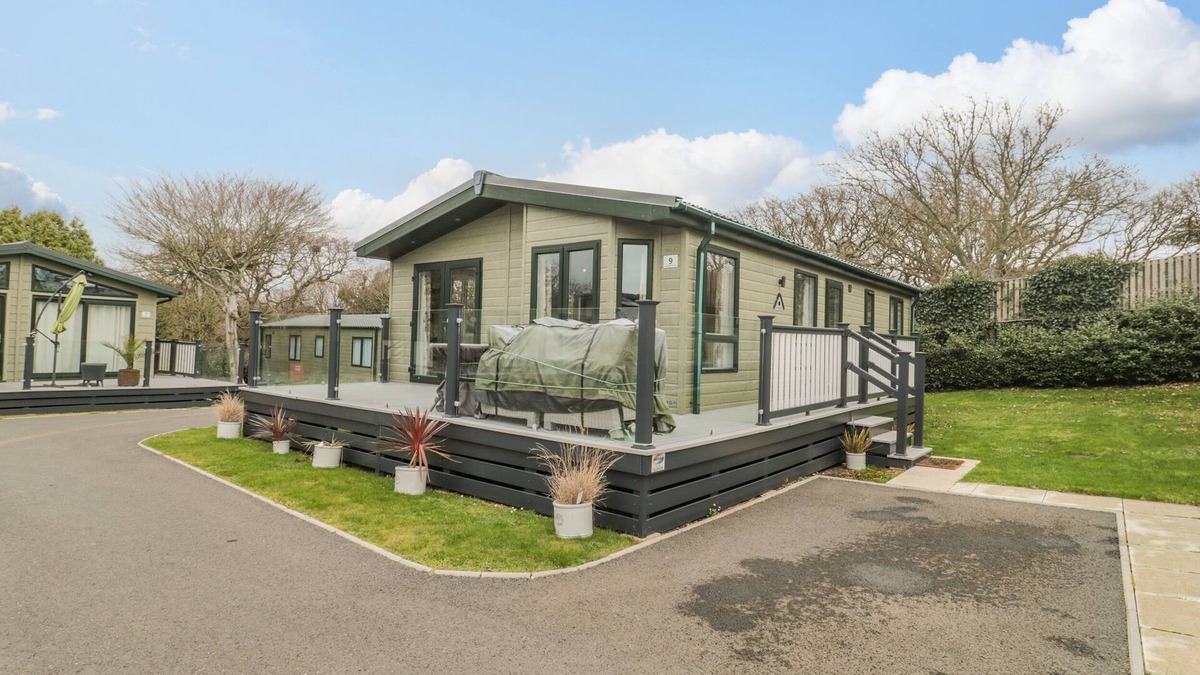 New Forest District Cottage | GWYDN LODGE, family friendly, with pool in Downton, Hampshire