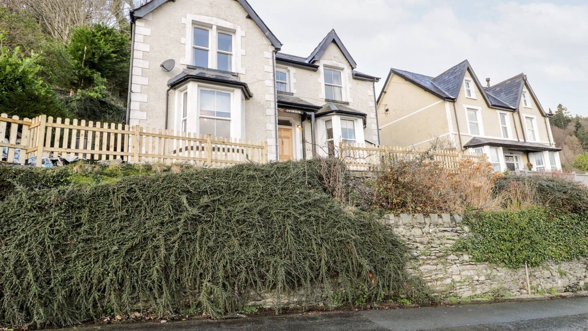 Trefriw Cottage | GWYNFRYN, family friendly, character holiday cottage in Trefriw