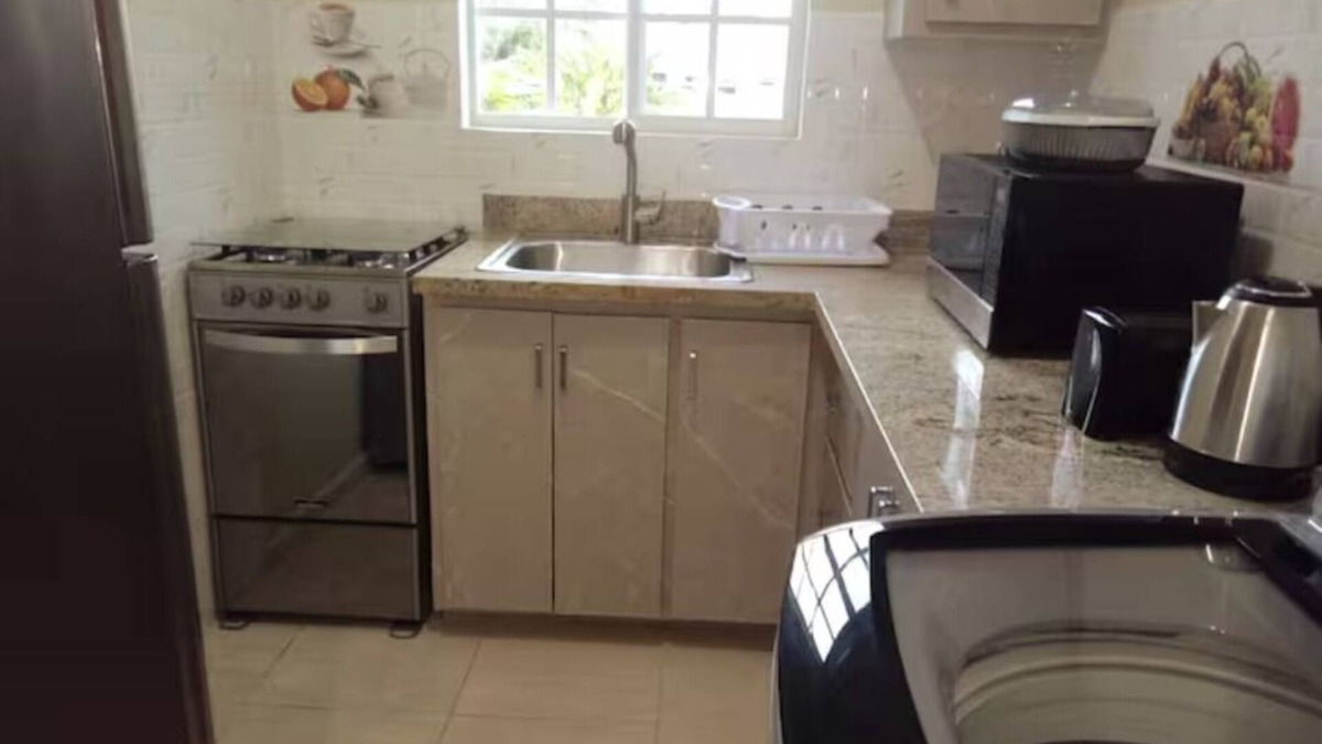 IronShore Estates Apartment | GYM+POOL+HotTub+3 Lounge Areas, #8 upstairs. -Airport 10 minutesnMIRANDO PLACE