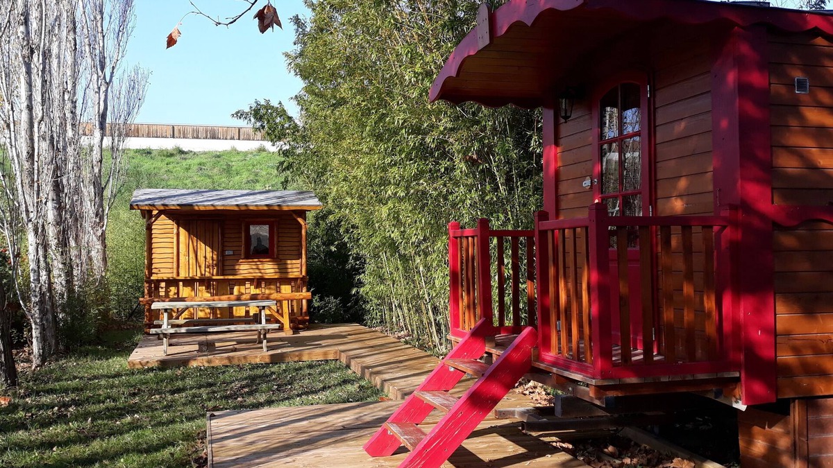 Barbentane Ski Chalet | Gypsy caravan for rent in Provence