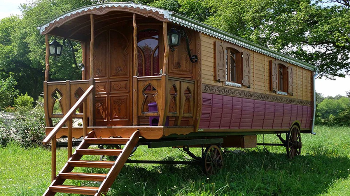 Sulniac House | Gypsy caravan