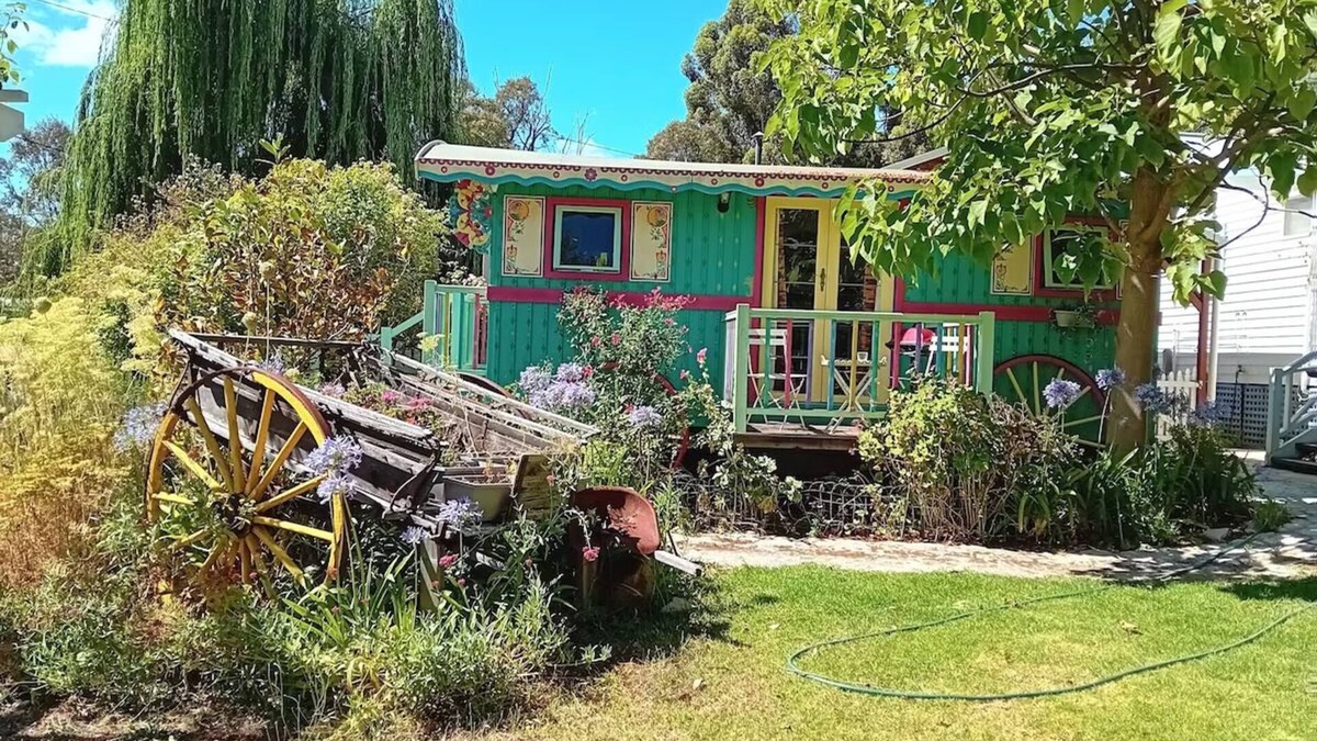 Balingup Cabin | Gypsy Rose wagon peace and quietnShepherd’s hut in Balingup, Australia