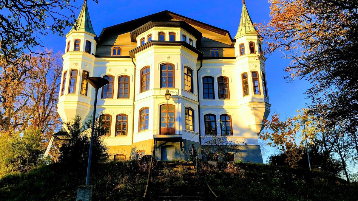 Atvidaberg Municipality House | Hägerstads Slott - Lake Front Fairytale Castle